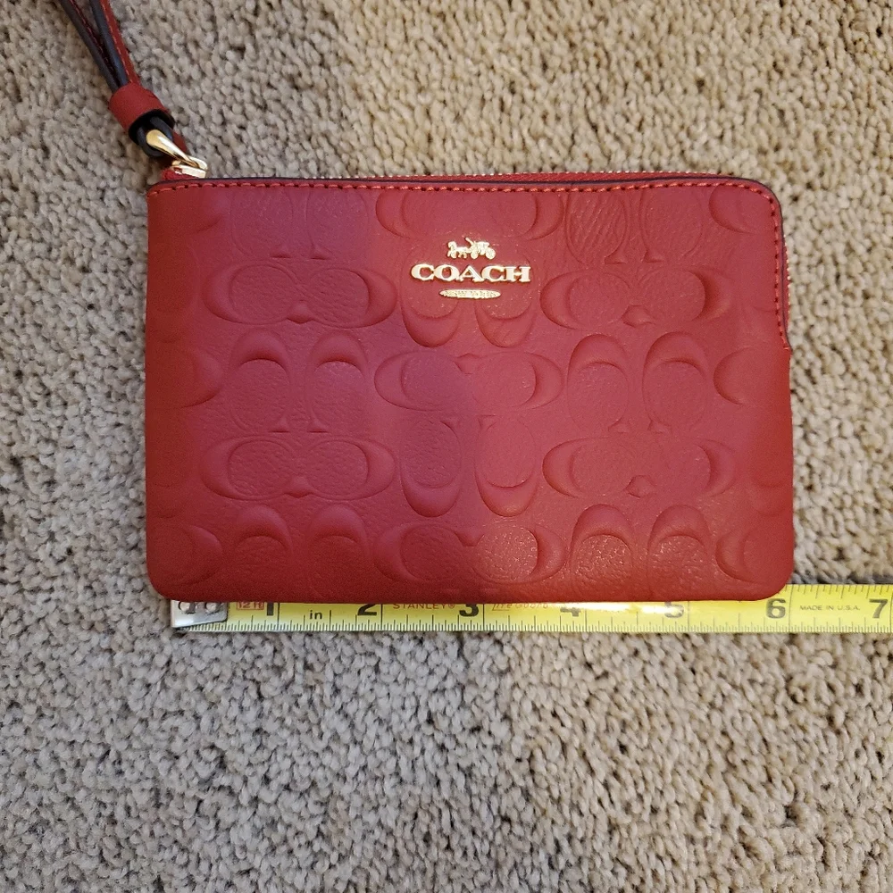 NWOT Coach wristlet with embossing - Picture 4 of 6